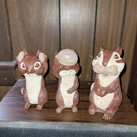 Wise chipmunks (cement) - Picture 1 of 2
